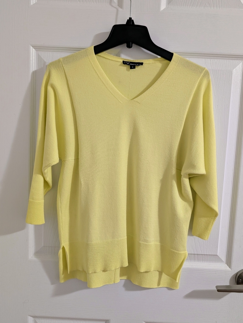 Metric Knits Pastel Yellow V-Neck Sweater Dolman Sleeve Lightweight Spring EUC S
